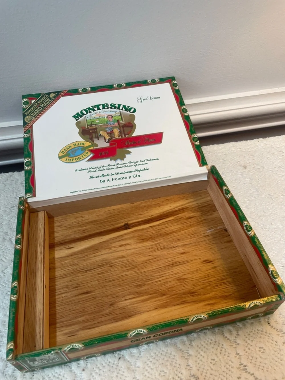 Vintage Montesino cigar  Box -Dominican republic